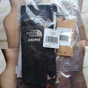 NWT SKIMS x The North Face Onyx Gloves - Medium